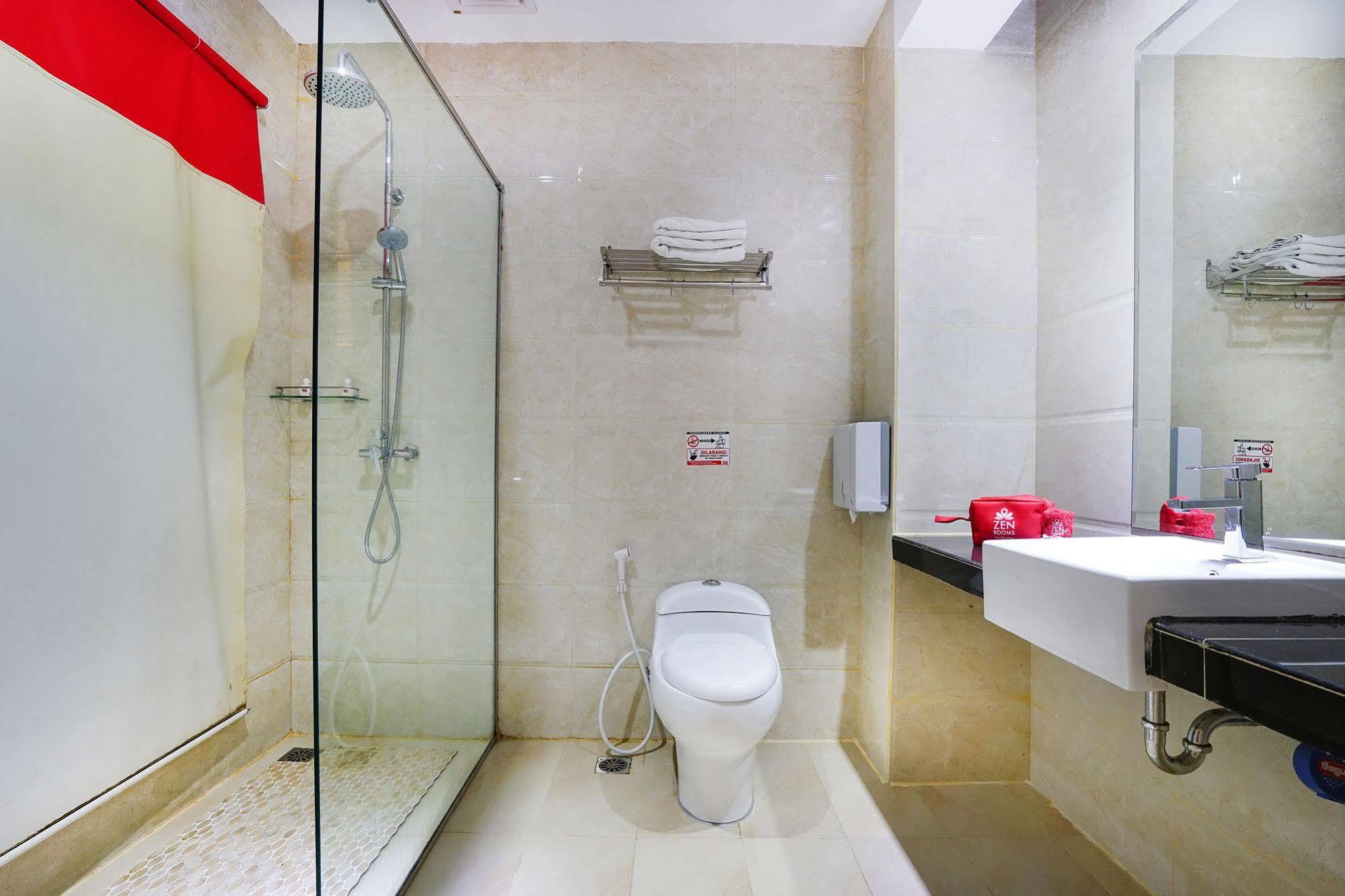 Zen Rooms Near Bcs Mall Penuin Batam Exteriör bild