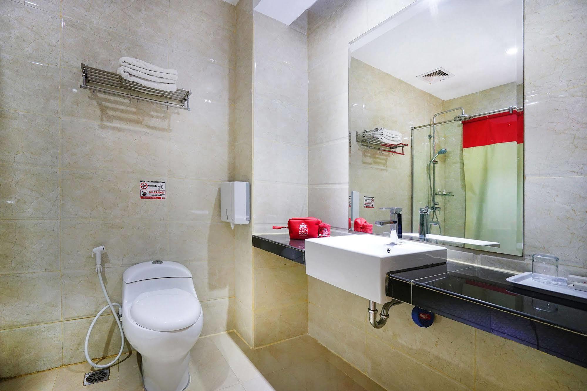 Zen Rooms Near Bcs Mall Penuin Batam Exteriör bild