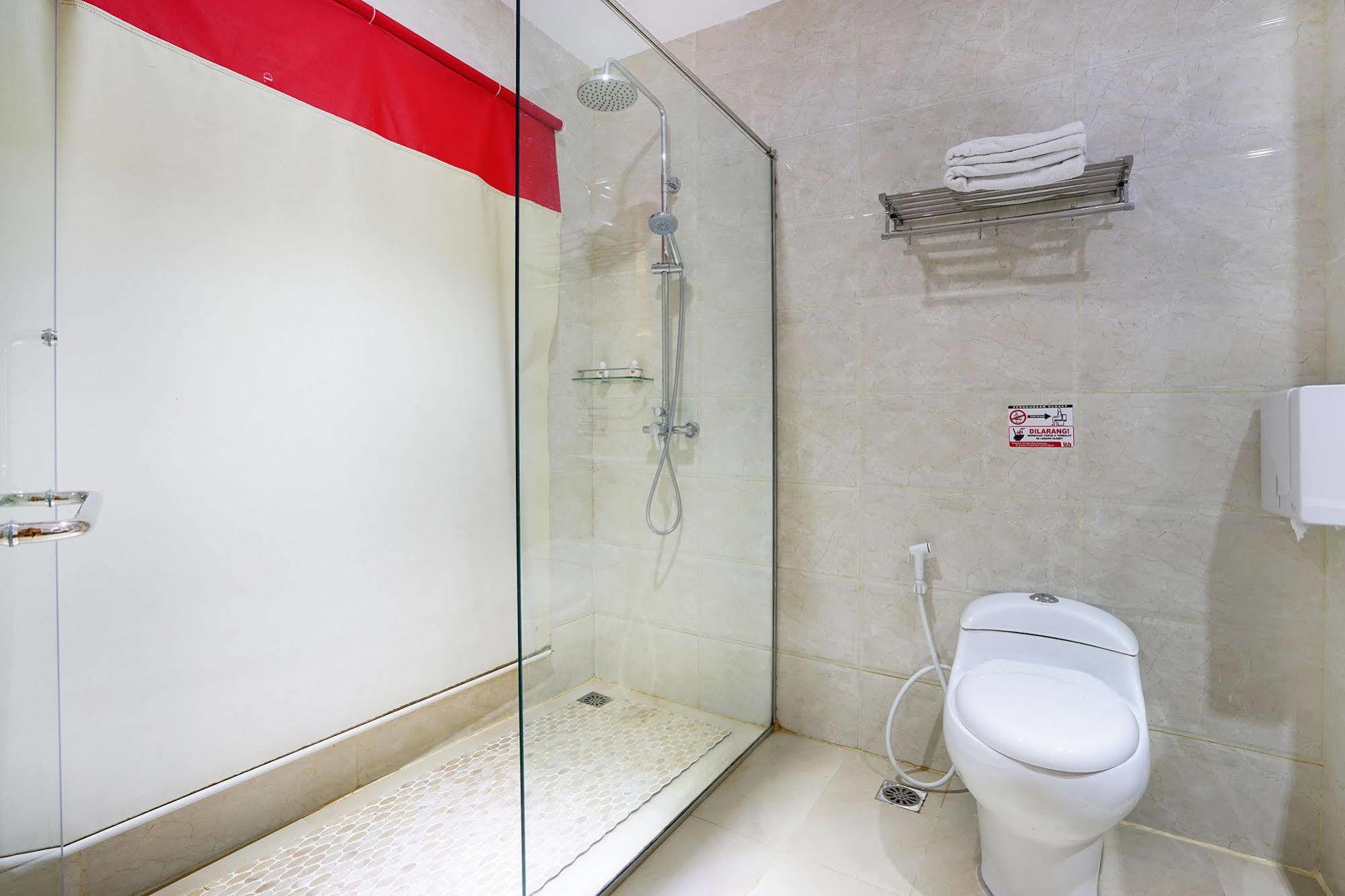 Zen Rooms Near Bcs Mall Penuin Batam Exteriör bild