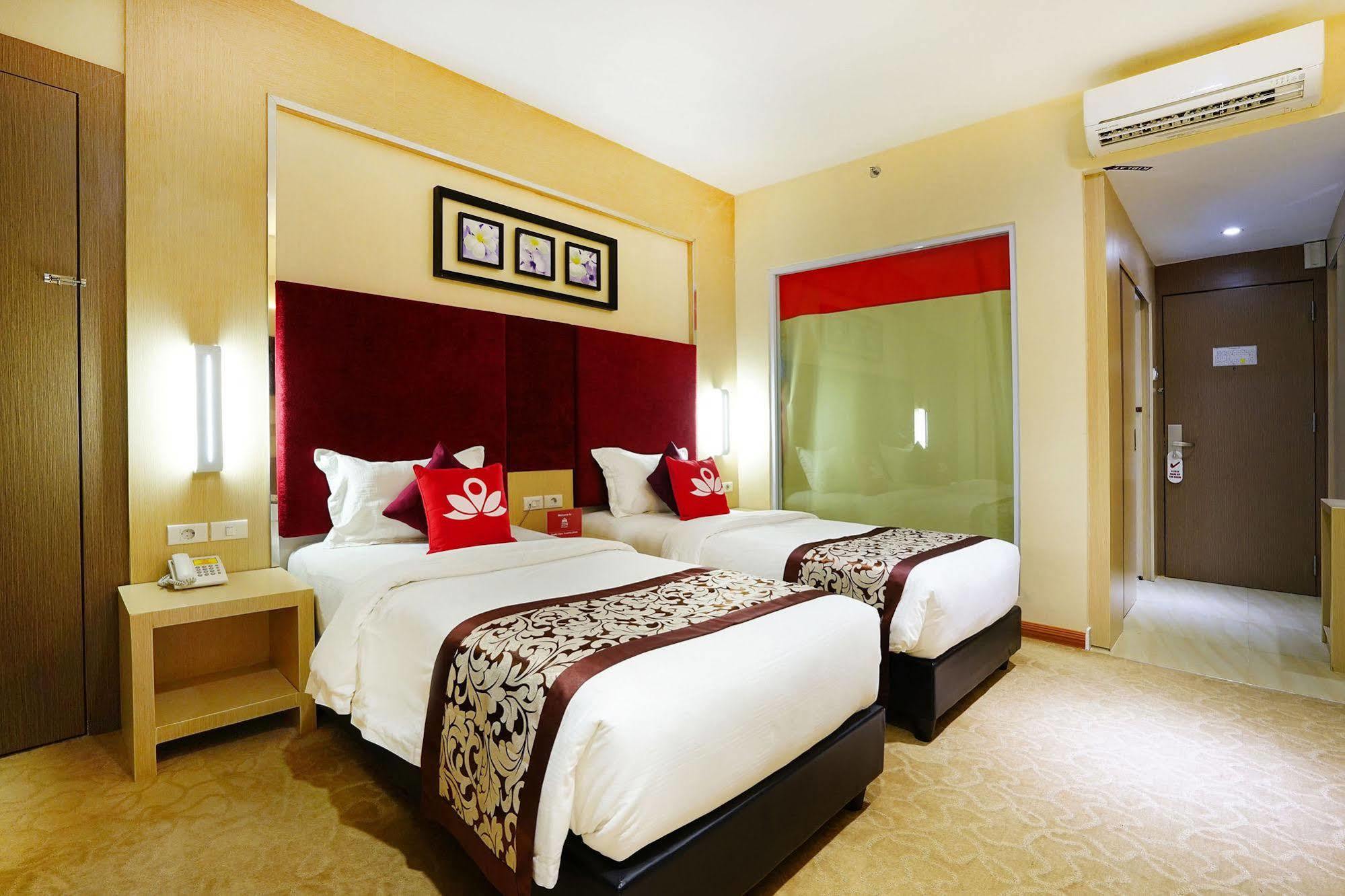 Zen Rooms Near Bcs Mall Penuin Batam Exteriör bild