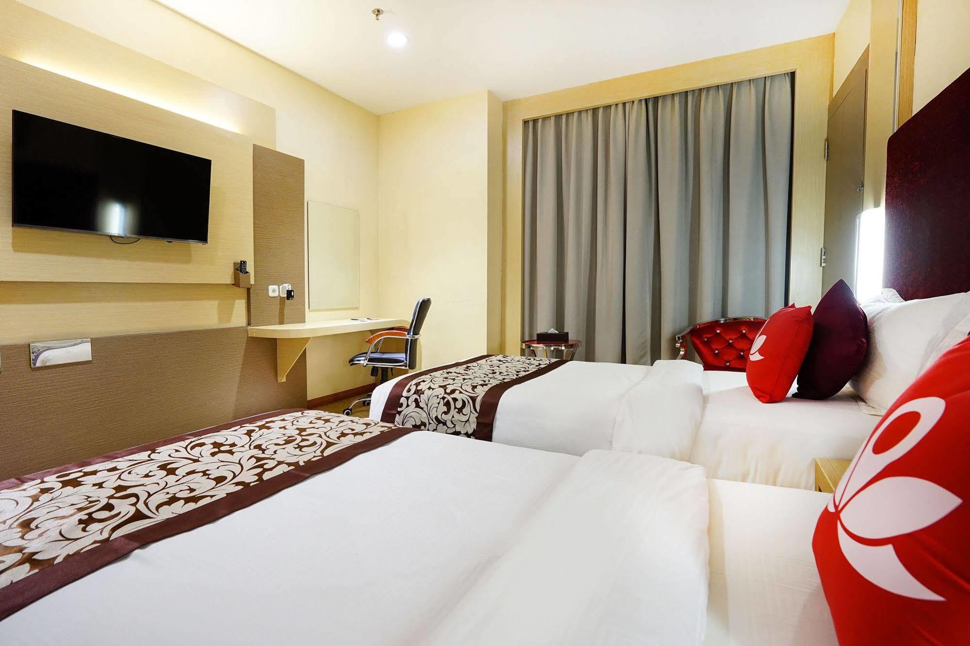 Zen Rooms Near Bcs Mall Penuin Batam Exteriör bild